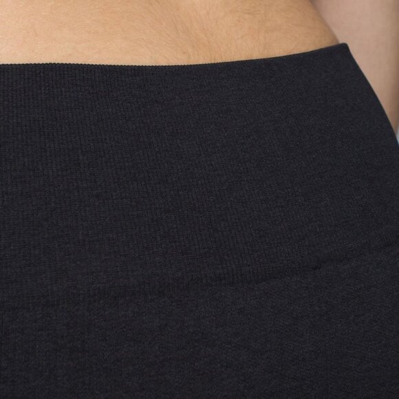 NEW Lululemon Seamlessly Street Crop Leggings in Black size 4 - Picture 6 of 12